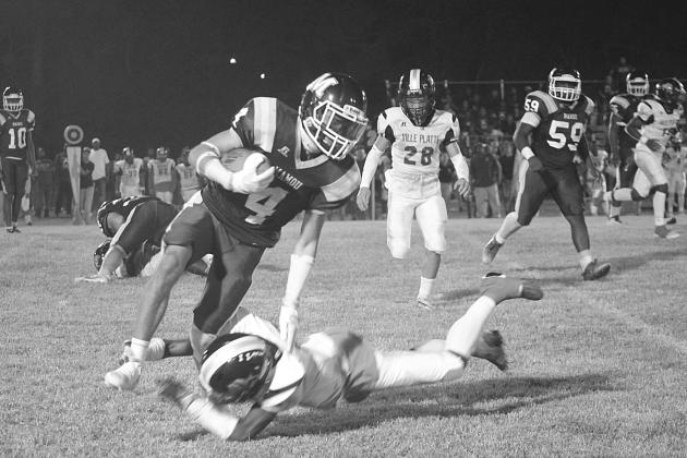 Mamou’s Devin Ardoin, pictured here in a game against Ville Platte earlier this season, ran for 136 yards and three touchdowns on 22 carries while hauling in 105 yards and a touchdown on six receptions against Pine Prairie Thursday night. (Gazette photo by Sylis Manuel)