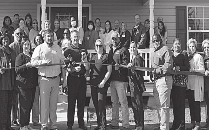 MERCY REGIONAL FAMILY HEALTHCARE CELEBRATES GRAND OPENING WITH RIBBON CUTTING
