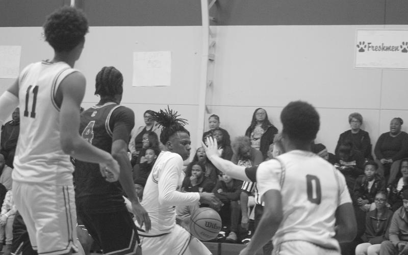 Javion Charles (4) drives through traffic on his way to the basket in Mamou’s 68-48 win over Cecelia.