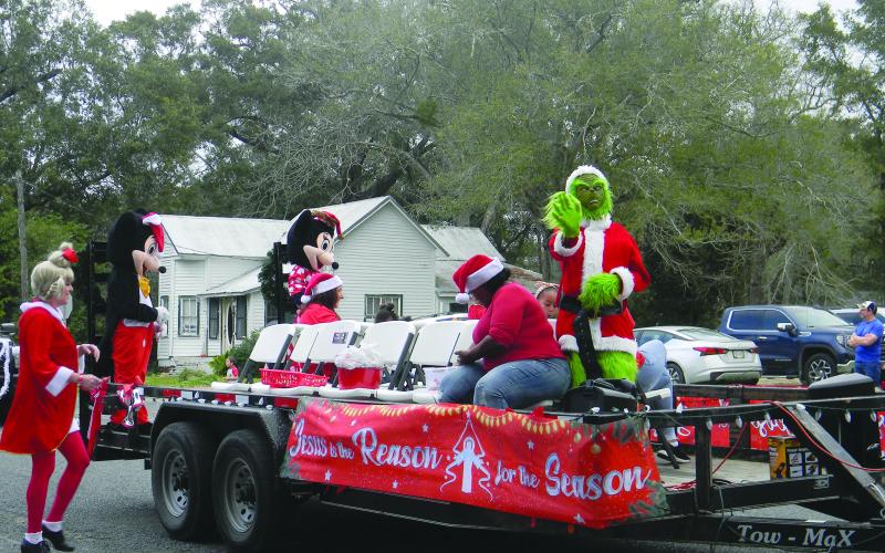 Santa visits Mamou bringing Christmas cheer