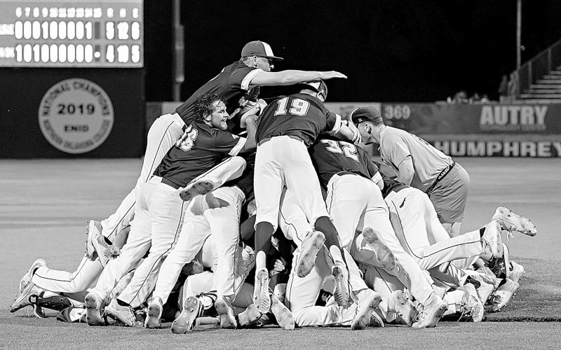 LSU-Eunice baseball players dogpile after knocking off Western Oklahoma State in extra innings to win their 7th World Series title. (Photo courtesy of LSUE)
