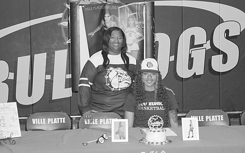 Ville Platte senior Shayla Hickerson, a first-team All-Parish performer in basketball, signed a Letter of Intent to continue her playing career at LSU-Eunice on Thursday. She dominated the post all season on her way to 10 points, eight rebounds, and three blocks per game and is pictured (seated) with Lady Bulldogs’ head coach Rhonda Thomas (standing). (Gazette photo by Rhett Manuel)