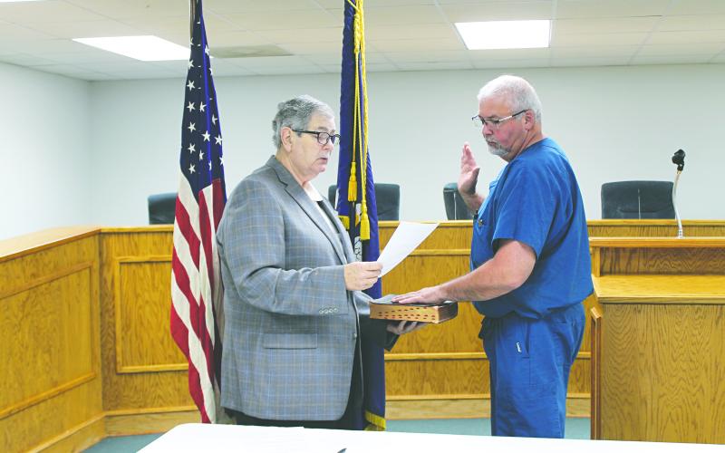 Pine Prairie officials take oaths of office