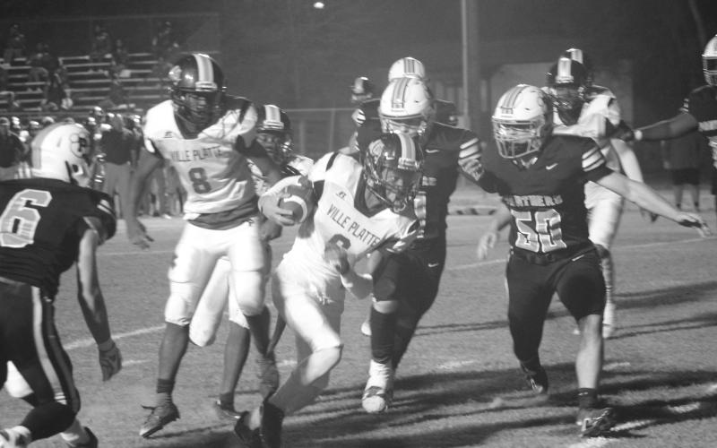Jakahalen Slaughter (6) finds his way into the endzone for a touchdown as his Ville Platte Bulldogs secure their first win of the season in a 34-13 victory over the Pine Prairie Panthers. (Gazette photo by Rhett Manuel))