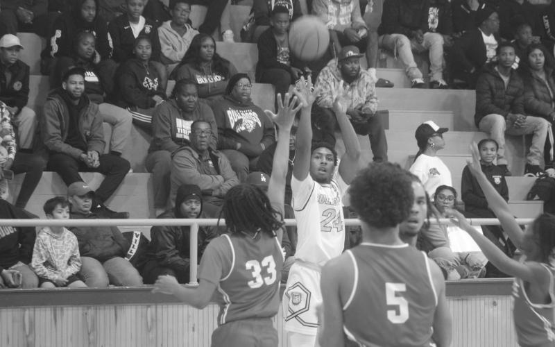 Jamaury Thomas (24) shoots a basket in Ville Platte’s 95-42 win over Basile. (Gazette photos by Tony Marks)