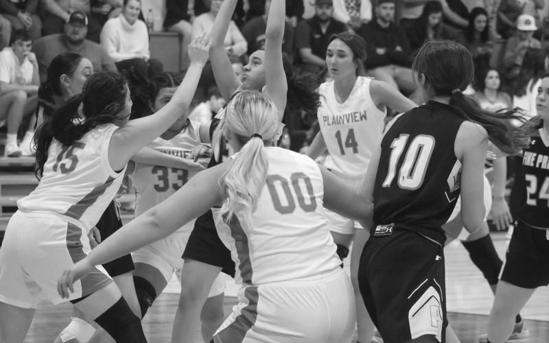 While being swarmed by Lady Hornets, Pine Prairie’s Kylie Veillon (13) attempts a basket. (Gazette photo by Tony Marks)