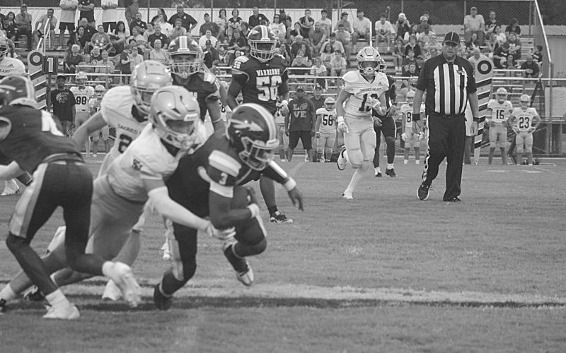 Ellis Chapman (3) makes a stop against Oakdale’s quarterback CJ Waller (3). (Gazette photo by Tony Marks)