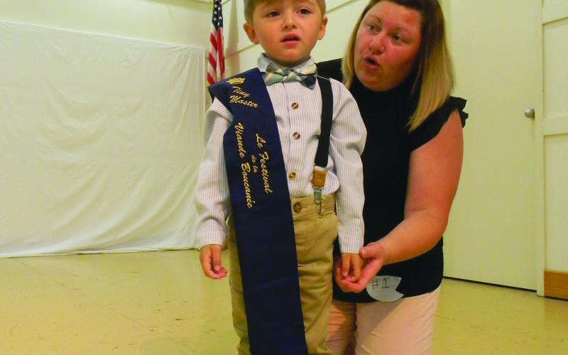 TINY MR. - Noah Doga was crowned Tiny Mr. Viande Boucanèe.