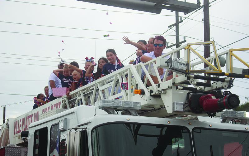(Left photo) The Ville Platte 8U Elite All-Stars claimed the championship at the PONY World Series, which was played in Buda, Texas. Team members and coaches are pictured as they ride in a championship parade on Tuesday, July 14. Head coach is Sam Miller; and players are Aimee Fontenot, Alyssa Blood, Ava Fontenot, Eleanor Fontenot, Emma Kate Fontenot, Jolie Ludeau, Journey Broussard, Landry Leger, Lyla Miller, Nora Delafosse, Remi Veillon, and Ro’Miyah Hill. (Gazette photo by Tony Marks)