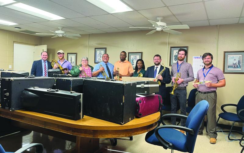 VPHS and MHS bands receive donations