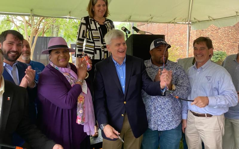 From left are Ryan Meche from LUS Fiber, Ville Platte Mayor Jennifer Vidrine, U.S. Senator Bill Cassidy, Evangeline Parish Police Jury Vice President Ryan “LeDay” Williams, and Evangeline Parish Police Jury Secretary-Treasurer Donald Bergeron. Pictured in the back are Evangeline Parish Police Juror Keith Saucier (left) and Monique Boulet from Acadiana Planning Commission. (Photo courtesy of Senator Cassidy)