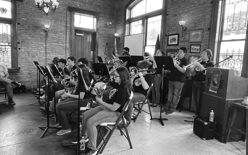 MUSICAL ENTERTAINMENT - Prior to the start of the meeting, the Evangeline Parish Jazz Band performed several songs while the guests enjoyed their meal.