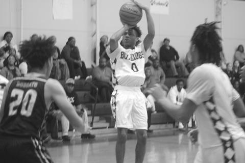 Lindrez Arvie (0) gives the Ville Platte Bulldogs a 40-38 lead in their 62-58 win  over the Eunice Bobcats. (Gazette photo by Tony Marks)