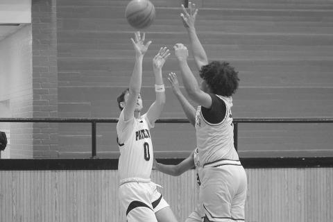 Ashton Deville (0) goes for a basket in Pine Prairie’s 52-37 win over False River. (Gazette photo by Tony Marks)