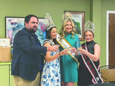EP Tourism hosts dinner for parish queens heading to state competition