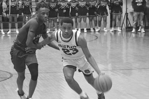 Ville Platte High’s Sage Papillion (23) drives to the net in the Bulldogs’ gritty 67-64 win over Red River in the regional round of the LHSAA Boys’ Non-Select Division III Playoffs. With the win, the team now travels to Port Allen in the quartefinals. (Gazette photo by Rhett Manuel)