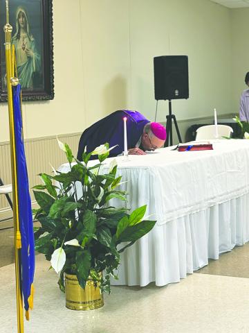 Bishop Deshotel celebrates mass at annual Senior Retreat
