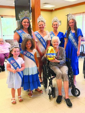 Boggy Bayou queens celebrate Easter with residents