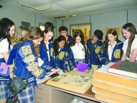 Publications students visit Ville Platte Gazette