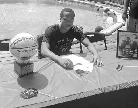 Former Ville Platte High basketball standout, Terrian Roy, signs his letter of intent to play for Florida Coastal Prep in Fort Walton Beach. Since then, he has accepted a scholarship to play for Utah State University Eastern in the National Junior College Athletic Association. (Photo courtesy of Tommy Jones)