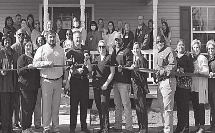 MERCY REGIONAL FAMILY HEALTHCARE CELEBRATES GRAND OPENING WITH RIBBON CUTTING
