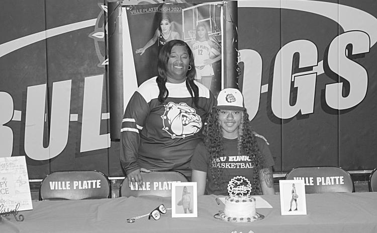 Ville Platte senior Shayla Hickerson, a first-team All-Parish performer in basketball, signed a Letter of Intent to continue her playing career at LSU-Eunice on Thursday. She dominated the post all season on her way to 10 points, eight rebounds, and three blocks per game and is pictured (seated) with Lady Bulldogs’ head coach Rhonda Thomas (standing). (Gazette photo by Rhett Manuel)