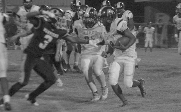 Darius Chagois (8) finds running room for his Bulldog team as Ville Platte High renews an old rivalry against Oakdale. With the loss, Ville Platte fell to 0-3 on the season. (LSN photo by Tony Marks