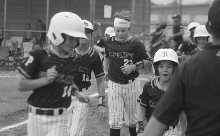Ville Platte’s Brant Lejeune (14), Kameron Guillory (12), Sam Blanchard (22), and Eli Fontenot (27) react after Luke Vidrine launches a first-inning two-run home run against Oakdale in the Dixie Youth Majors District 7 Championship Game on Sunday, July 9. The team now competes in the state tournament in Metairie. (LSN photo by Tony Marks)